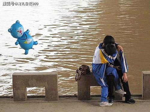 初中早恋图片,初中生早恋现象解析